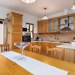 House Anka Tinjan