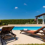 House Anka Tinjan