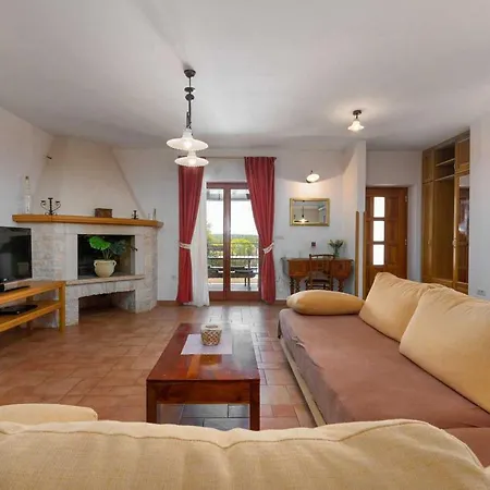House Anka Holiday home Tinjan
